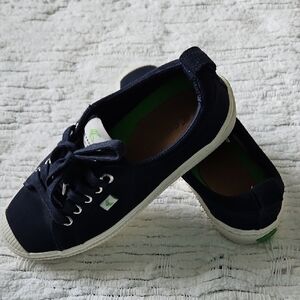 Cariuma Navy Canvas Sneakers